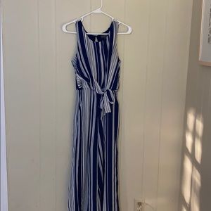 Jumpsuit with a tie on the front.